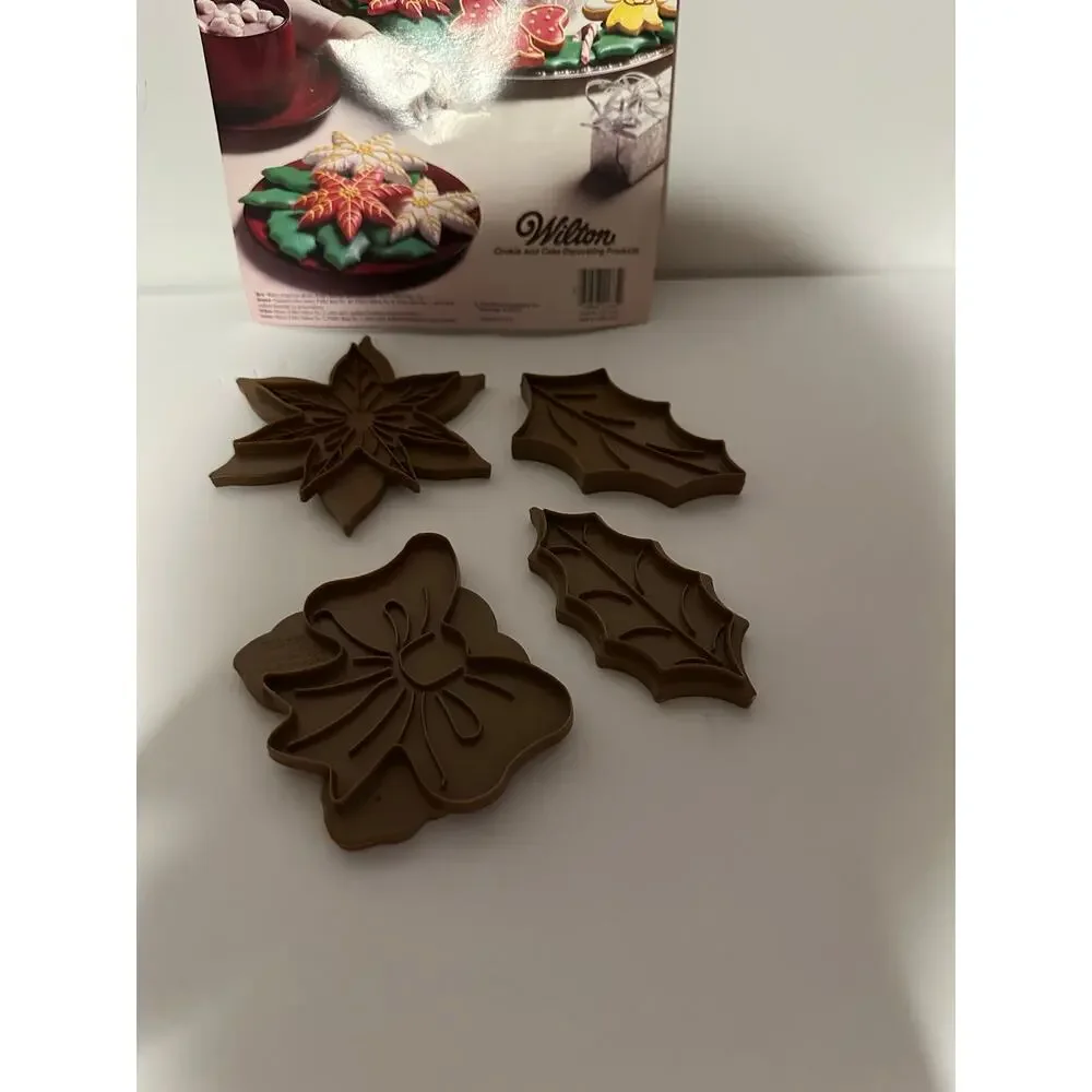 Wilton Vintage Christmas Cookie wreath cookie cutters